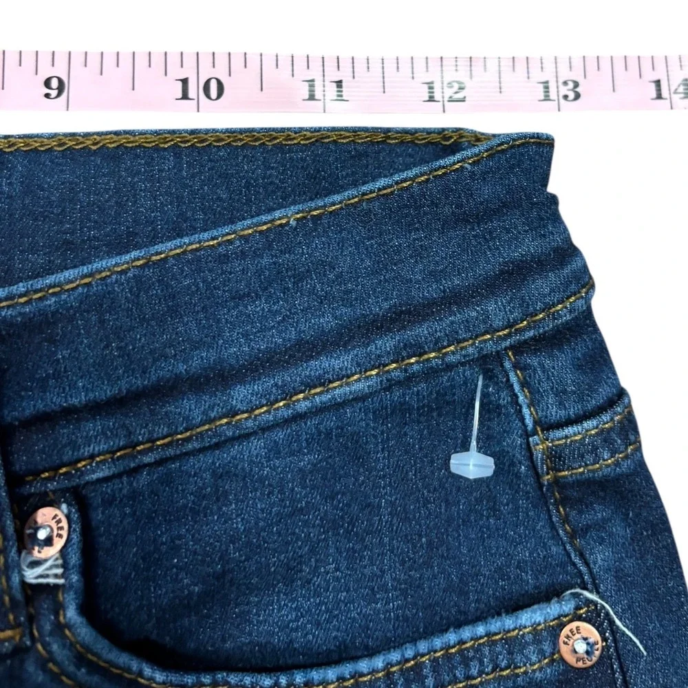 Free People Women's Dark Wash Ripped Knee Skinny‎ Jeans Size 26R NWOT